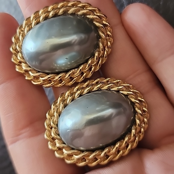 VTG Kenneth Jay Lane clip on earrings - Picture 4 of 9